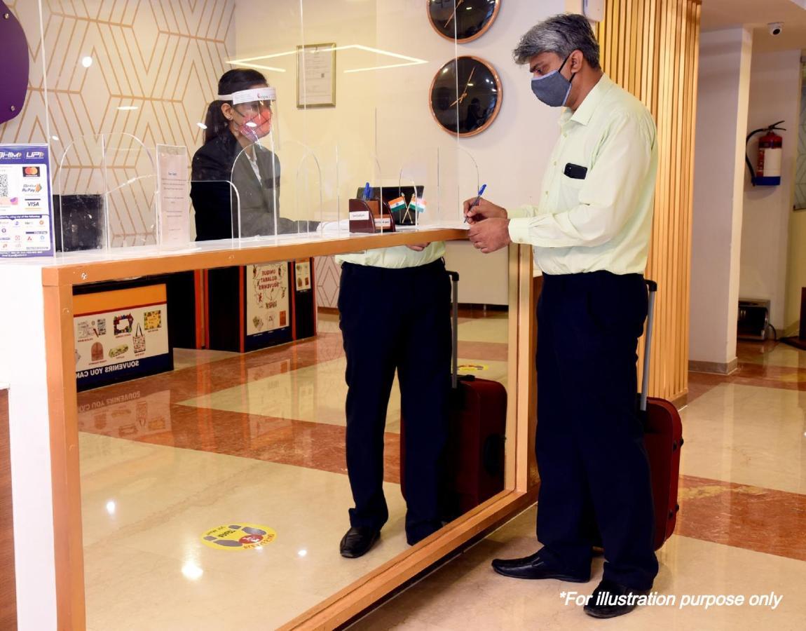 Oyo 69647 Yash Lodge Jabalpur Eksteriør bilde